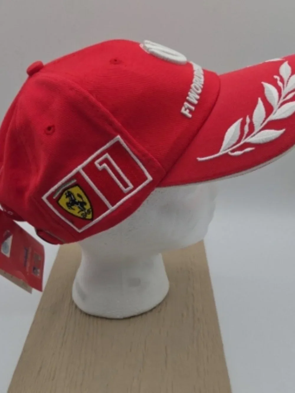 Michael Schumacher F1 World Champion 2000 Cap NWT Red Laurel OS Hat - Picture 3 of 7